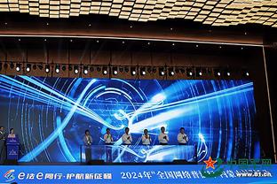 致敬！天津球迷为于根伟画涂鸦，重现01年世预赛庆祝动作